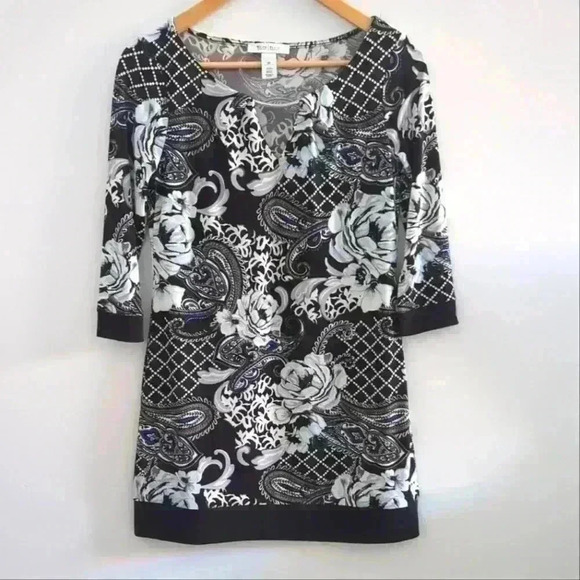 WHITE HOUSE BLACK MARKET | White/Black/Blue Floral 3/4 Length  Sleeve Dr… - Picture 1 of 4